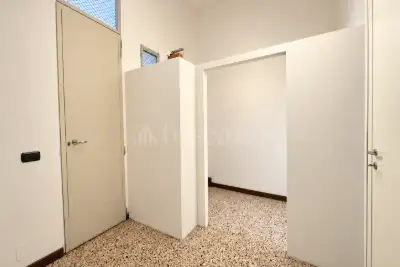 Negozio in affitto, Viale Varese, Como