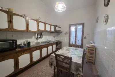 Villino a Schiera in vendita, Via delle Fonti, Prato