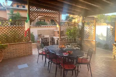 Casa Indipendente in vendita, Via Afrodite, Pomezia