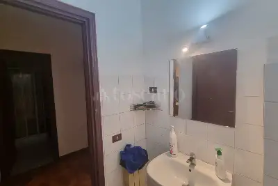 Casa in vendita, Via Castelfidardo, Roma