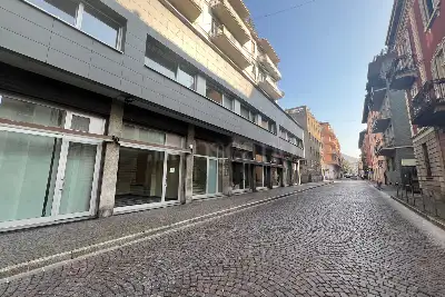 Negozio in affitto, Via Mentana, Como