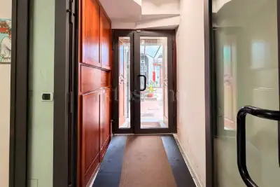 Negozio in vendita, Piazza Santa Maria degli Angeli, Napoli