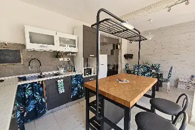 Villino a Schiera in vendita, Via Lago di Como, Pomezia