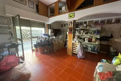 Negozio in vendita, Via Pier Crescenzi , Pomezia