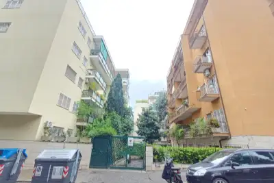 Box in affitto, Via Stefano Jacini, Roma