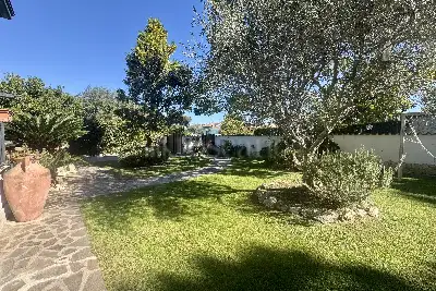 Villa in vendita, Via Torcegno, Roma