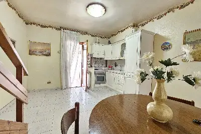 Villino a Schiera in vendita, Via Signa, Pomezia