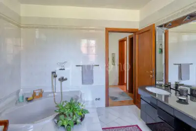 Villa in vendita, Via Marconi, Lavena Ponte Tresa
