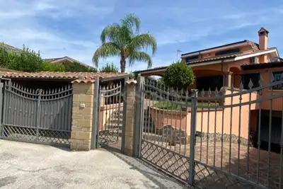 Villa in vendita, Via Afrodite, Pomezia