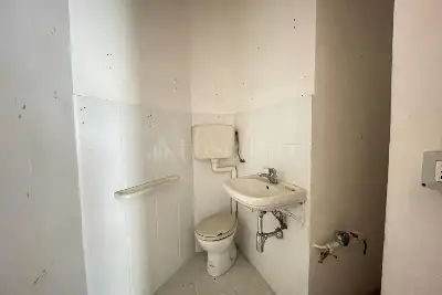 Negozio in vendita, Via Umberto Giordano, Palermo