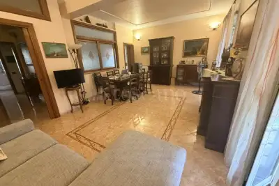 Casa in vendita, Via Virgilio, Pomezia