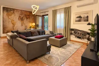 Villa in vendita, Via Giulio Bertoni, Roma