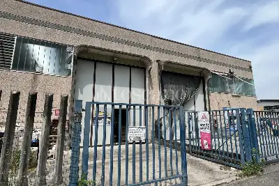 Capannone in vendita, Via Selvagreca , Lodi