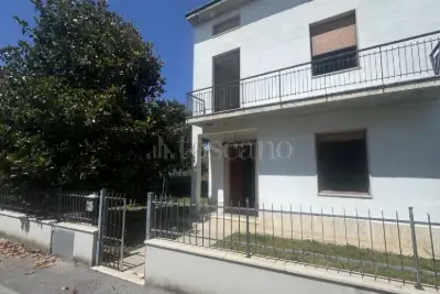 Casa Indipendente in vendita, Via dell'Alloro, Prato
