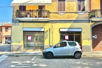 Negozio in affitto, Piazza Cristoforo Colombo, Busto Arsizio