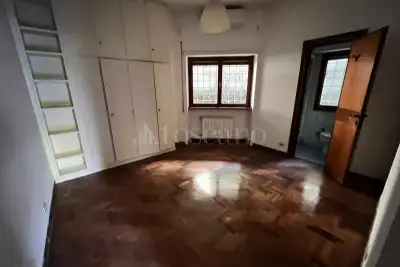 Casa in vendita, Via Quadroni, Roma