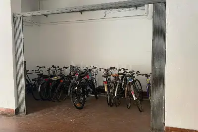 Box in affitto, Via Guglielmo Röntgen, Milano