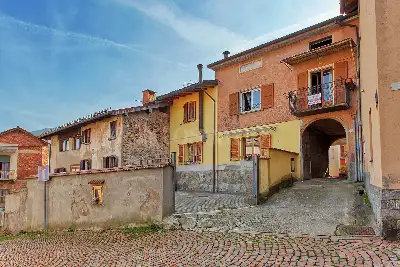 Casa in vendita, Via Carlo Cerrini, Cuasso al Monte