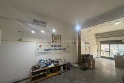 Negozio in vendita, Via Andrea Gabrieli, Bari