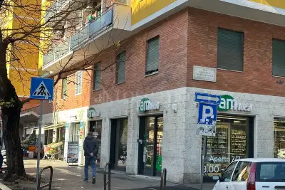 Negozio in vendita, Via Enrico Fermi, Roma