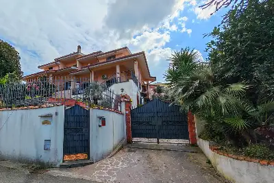 Villa Bifamiliare in vendita, Via Catullo, Ariccia