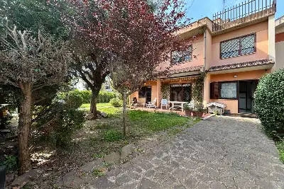 Villa in vendita, Via Mezzocorona, Roma