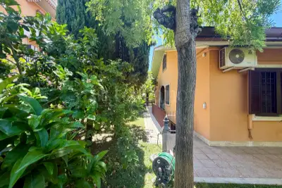 Villino a Schiera in vendita, Via della Marranella di Marino, Roma