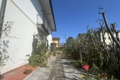 Casa in vendita, Via Teresa Bandettini, Lucca