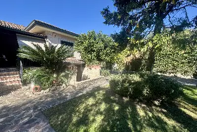 Villa in vendita, Via Torcegno, Roma