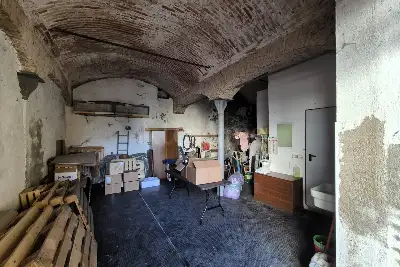 Magazzino in vendita, Via Carducci, Cantù