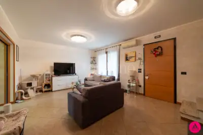 Villino a Schiera in vendita, Via della Chiesa, Prata di Pordenone