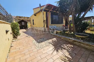 Villa in vendita, Via Rumenia , Pomezia
