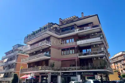 Box in vendita, Via Isidoro del Lungo, Roma