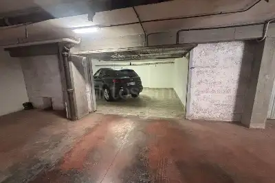 Box in vendita, Via delle Aleutine, Roma