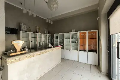 Negozio in vendita, Strada Statale 17 bis - Paganica, L'Aquila