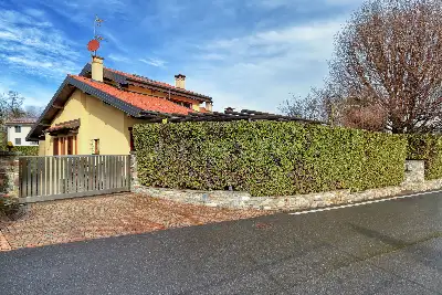 Villa in vendita, Via Luigi Pirandello, Besano