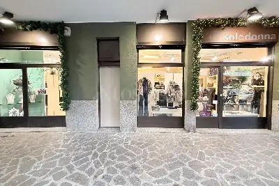Negozio in vendita, Via Fratelli Fraschini n. 2, Milano