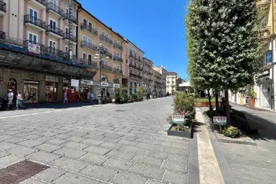 Negozio in affitto, Corso Vittorio Emanuele II, Avellino