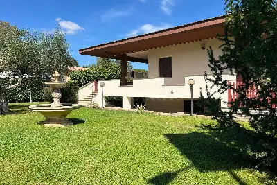 Villa Plurifamiliare in vendita, Via della Crisopa, Roma