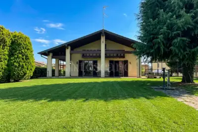 Villa in vendita, Via Fratelli Rosselli, Lograto