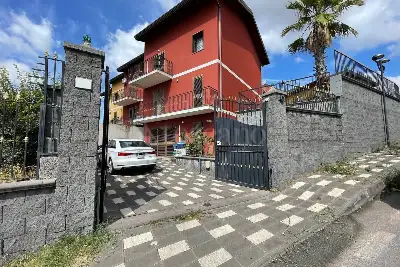 Villino a Schiera in vendita, Via Currolo, Catania