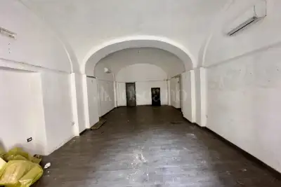 Negozio in affitto, Via Giuseppe Verdi, Caserta