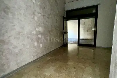 Negozio in affitto, Via Due Principati, Avellino