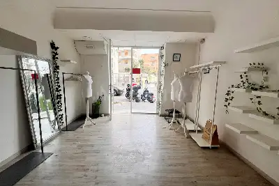 Negozio in vendita, Via Edoardo Jenner, Roma