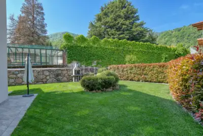 Villa Bifamiliare in vendita, Viale Ernesto Thomas, Brusimpiano