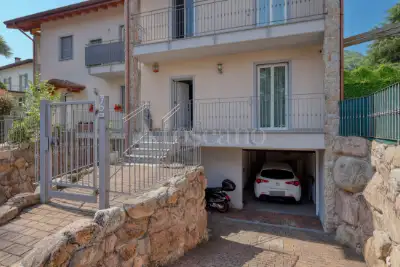 Villa Bifamiliare in vendita, Viale Ernesto Thomas, Brusimpiano