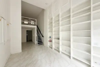 Negozio in vendita, Corso di Porta Vittoria 31, Milano