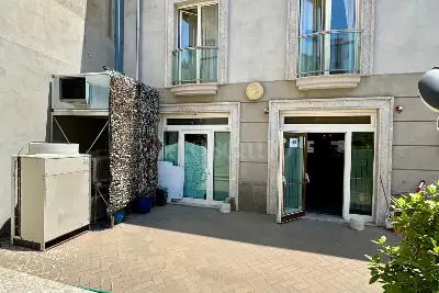 Negozio in affitto, Avellino - Via Largo De Luca, Avellino