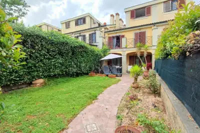 Villino a Schiera in vendita, Via di Marco Simone, Roma