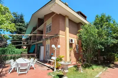 Villa Plurifamiliare in vendita, Via delle Vigne di Morena, Roma
